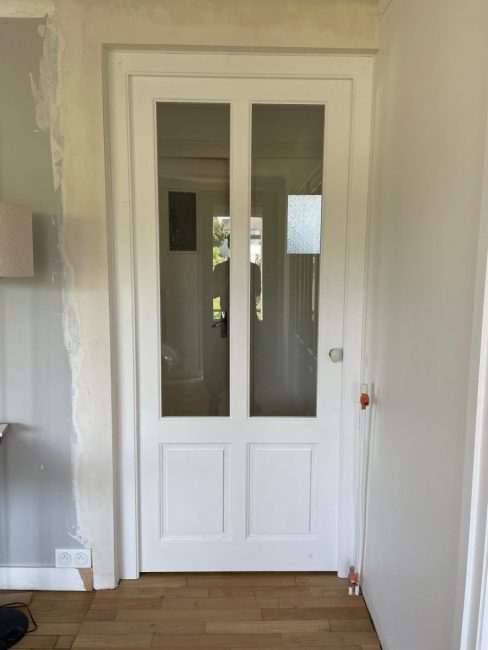 Fabrication sur mesure de portes en Pin Laricio