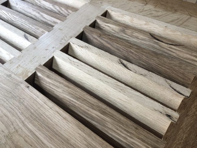 Soubassement de style persienne en chêne