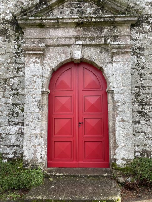 Fabrication d'une porte d'église en bois massif 56