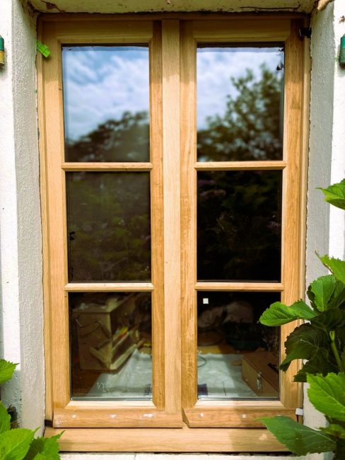 Menuiserie sur-mesure en chêne avec savoir-faire traditionnel