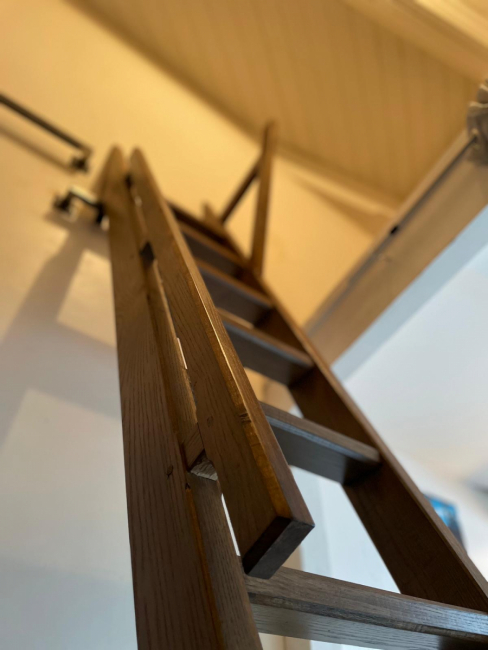 Fabrication sur mesure et pose d'une échelle de meunier